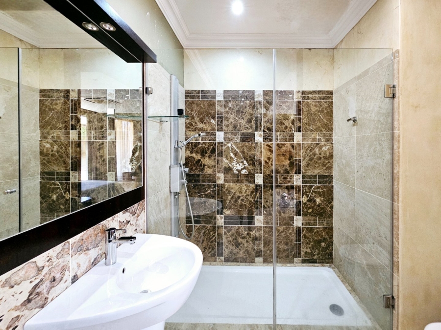 8 Bedroom Property for Sale in Waverley Free State